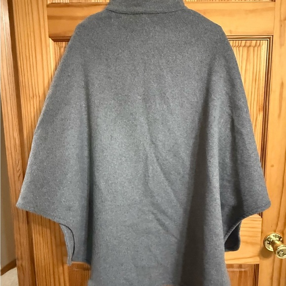 Ann Taylor  Gray Wool Blend Winter Cape Coat – Size M/L, Like New - Picture 4 of 5